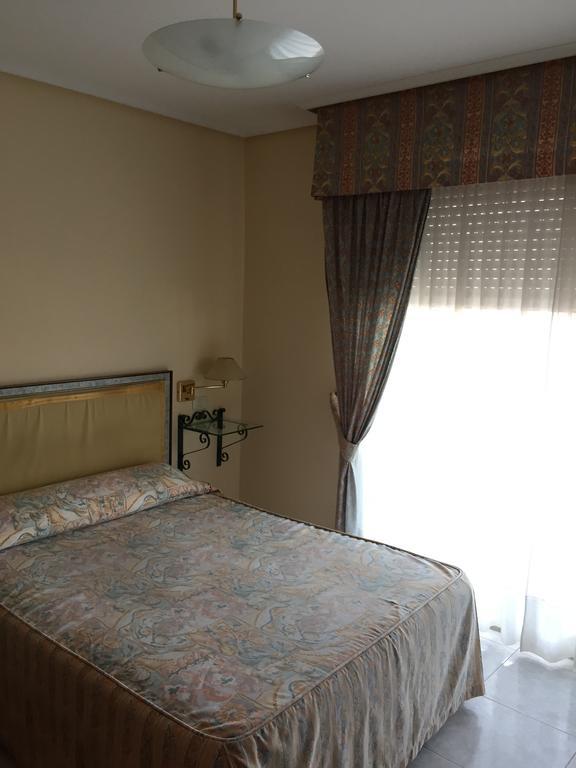 Hotel Restaurante Derby Carballino Δωμάτιο φωτογραφία