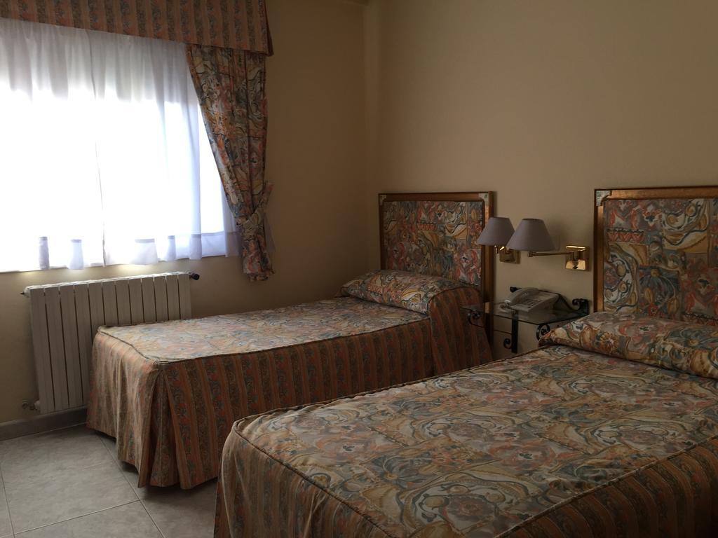 Hotel Restaurante Derby Carballino Εξωτερικό φωτογραφία