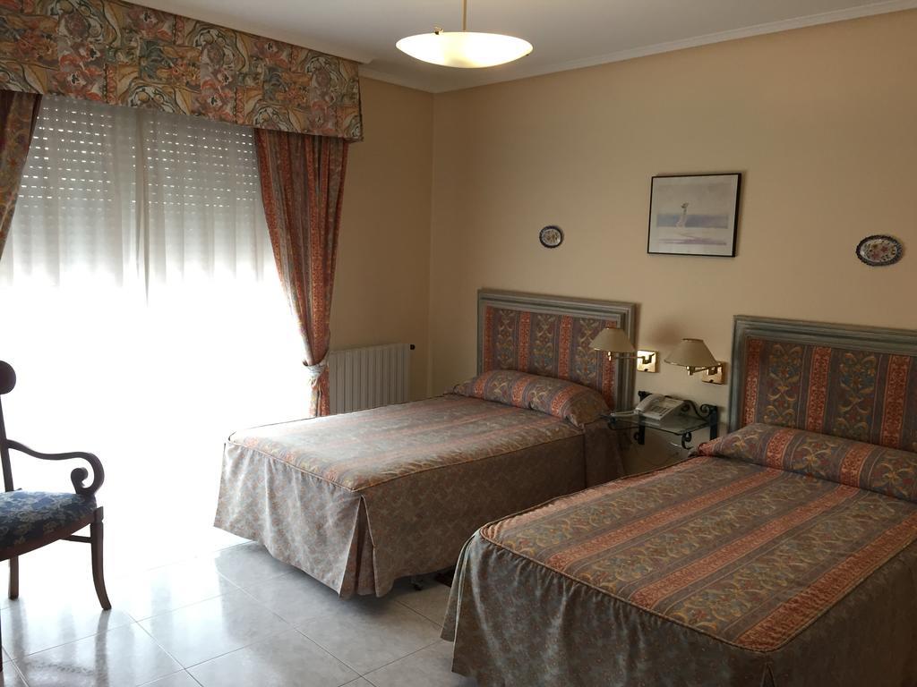 Hotel Restaurante Derby Carballino Εξωτερικό φωτογραφία